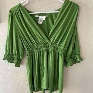 Max studio stretchy green top